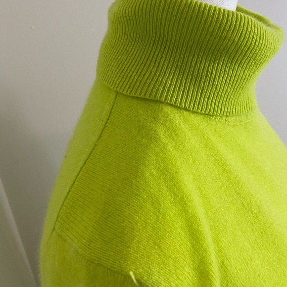 Lord & Taylor Chartreuse Green Cashmere Cozy Long Sleeve Turtleneck Sweater-Sz-M - Picture 4 of 16